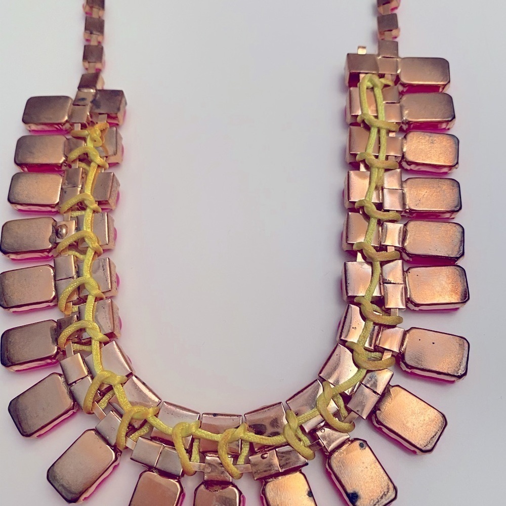 Hot pink and rhinestone necklace - Picture 7 of 7
